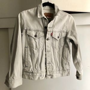 Vintage Levi’s Denim Jacket (small!)